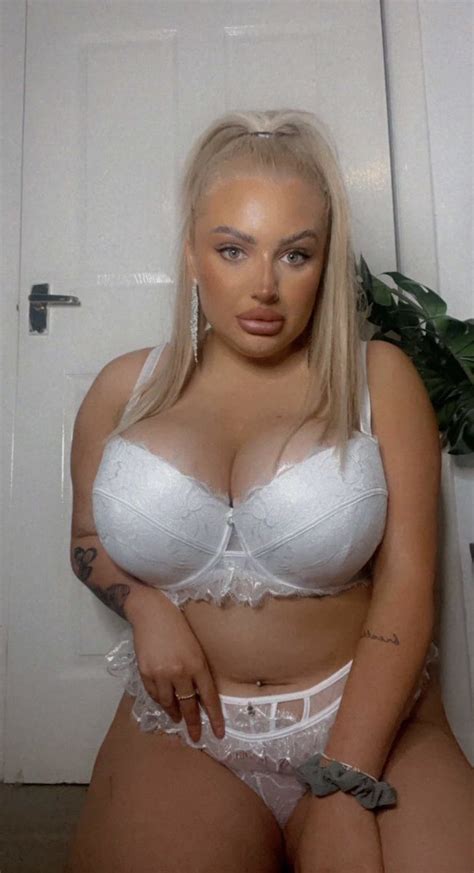 BUSTY PARADISE 49K On Twitter RT Paigeybirdx White To Make You C M