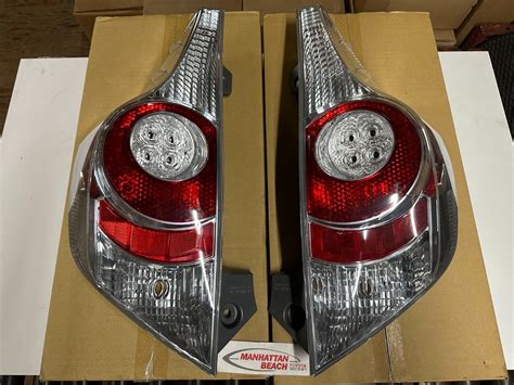 12 14 Prius C Tail Light Lamp Right And Left Side Genuine Toyota Set Of