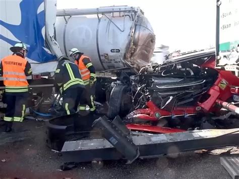 Nach Schwerem Lastwagen Unfall A61 Wieder Frei Frankenthal