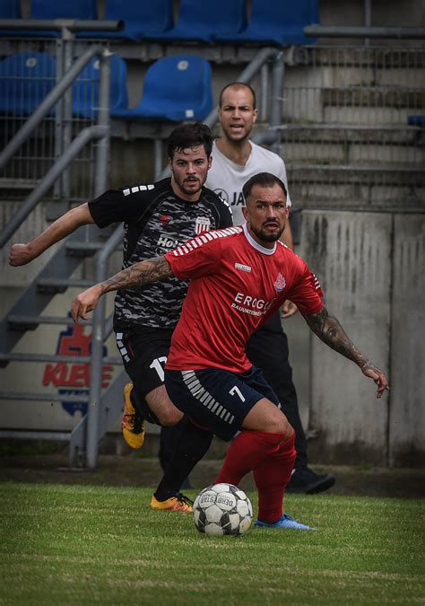 Fußball Oberliga Trainingsauftakt beim 1 FC Kleve ohne Pascal Hühner