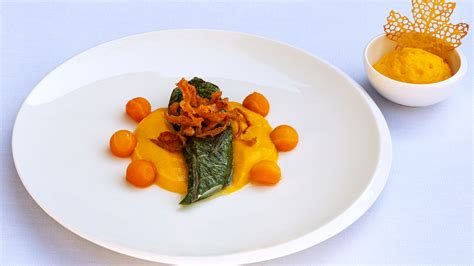 Filet de saint pierre de méditerranée en habit de blettes carottes