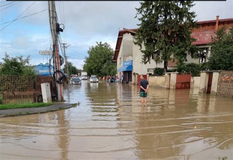 Foto Inunda Ii Ntr Un Cartier Din Bra Ov Zeci De Gospod Rii I Mai