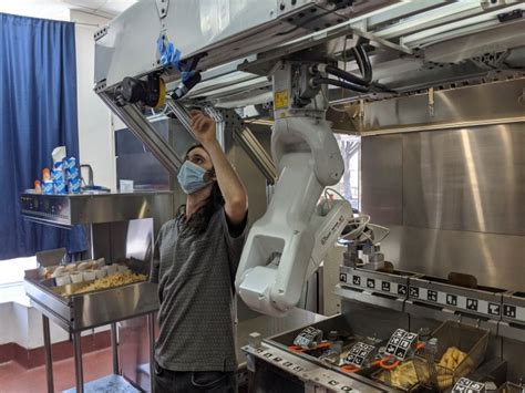 Flippy The Burger Cooking Robot Has A Cousin With A White Castle Gig