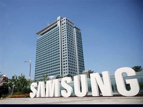 Samsung Overtakes Apple As World S Largest Smartphone Brand In Q