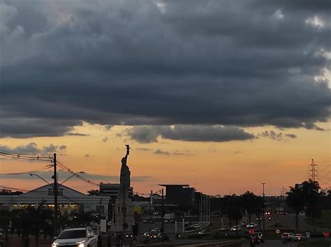 Terça feira 31 vai ser sol entra nuvens e tempo nublado no Acre