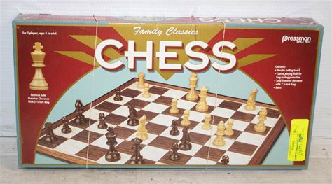 UNUSED FAMILY CLASSICS PRESSMAN CHESS SET