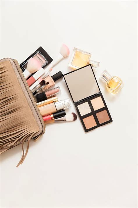 Bolso Del Maquillaje Con Los Productos De Belleza Cosm Ticos Belleza Y