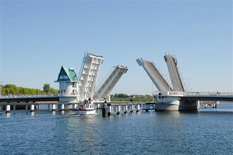 Bascule Bridge Stock Photo - Download Image Now - iStock