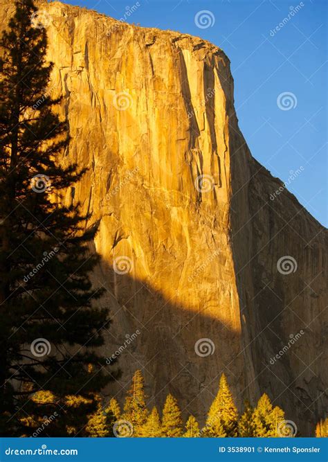 El Capitan sunset stock image. Image of mountain, beauty - 3538901