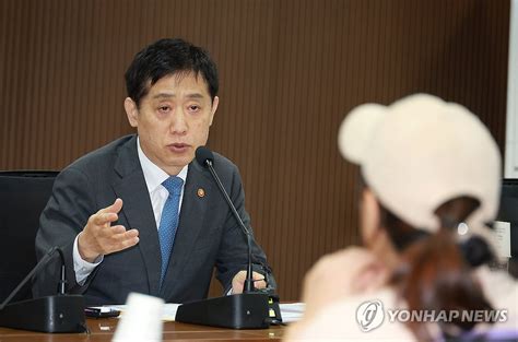 김주현 금융위원장 중앙서민금융통합지원센터 방문 연합뉴스