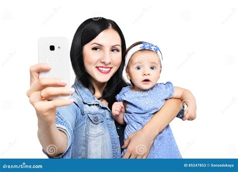 Portret Die Van Een Moeder En Haar Dochter Selfie Op Telefoon Maken