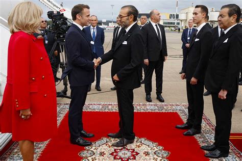 Le Roi Mohammed Vi Et Emmanuel Macron Paradent Rabat Pour Rendre Leur