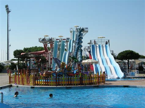 Aquasplash waterpark – slides – Visititaly.info