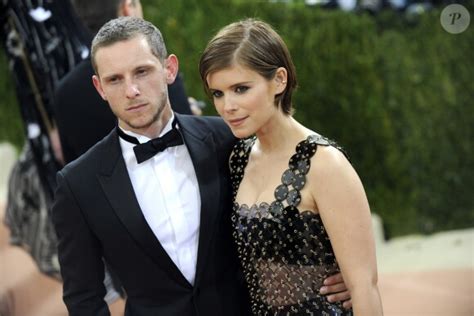 Vidéo Jamie Bell et sa compagne Kate Mara Soirée Costume Institute