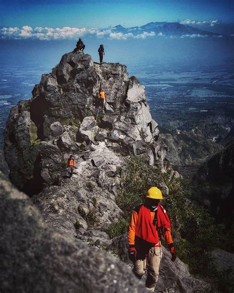 Objek Wisata Gunung Kelud: Harga Tiket Masuk, Lokasi & Gambar