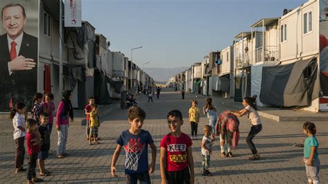 Turkeys Plan To Draw Refugees Back To Syria Homes For 1 Million The New York Times