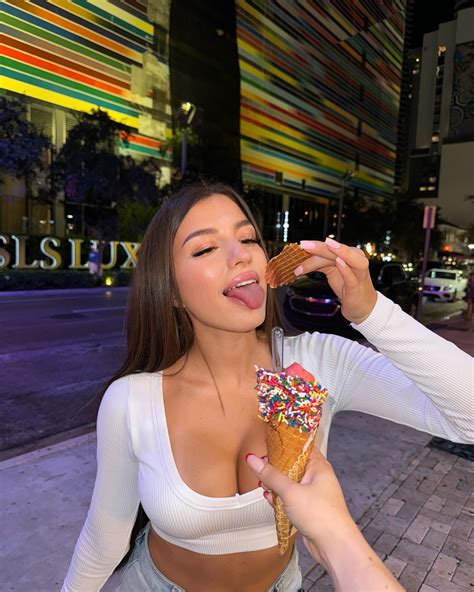 Jasi 🐣 | just a happy girl and her ice cream | Instagram