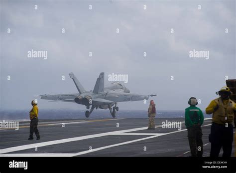 Eine F A 18E Super Hornet Aus Der Adler Des Strike Fighter Squadron