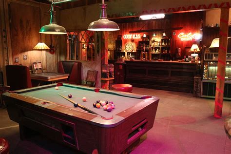 Mtv Dive Bar — 3penny Design