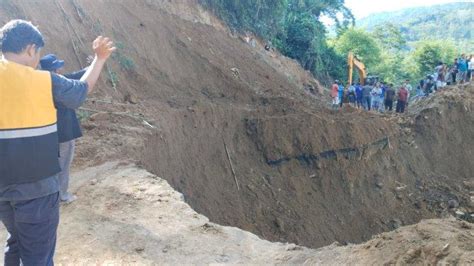 Breaking News Longsor Susulan Jalan Lintas Curup Lebong Bengkulu