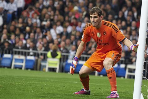 Iker Casillas jest gejem Były piłkarz Realu Madryt tłumaczy się ze wpisu