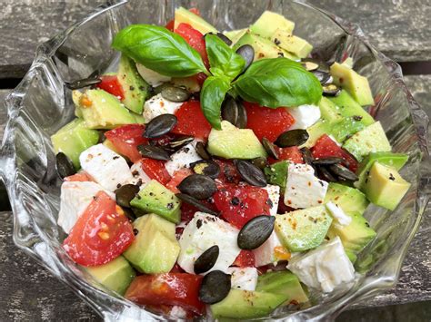 Avocado Tomaten Salat Mit Feta Und Senf Vinaigrette Von Milie Chefkoch