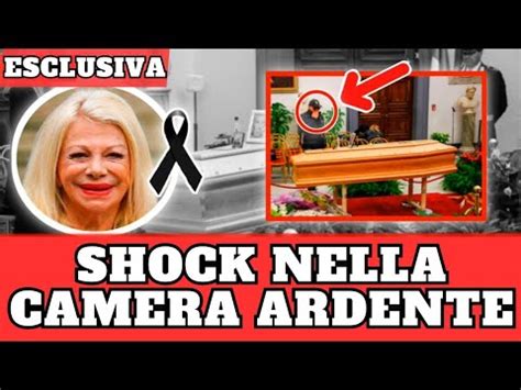 Sandra Milo Shock Nella Camera Ardente Le Telecamere Riprendono Tutto