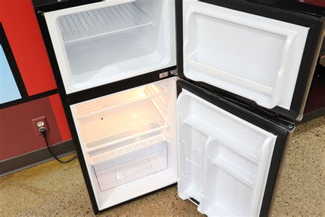 Frigidaire EFR451 2 Door Refrigerator Freezer 4 6 Cu FT Local Pickup 5007