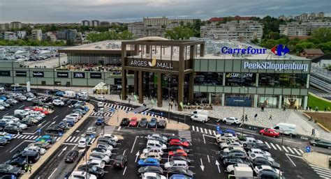 Video La Argeș Mall Pitești plouă înăuntru chiar din ziua inaugurării