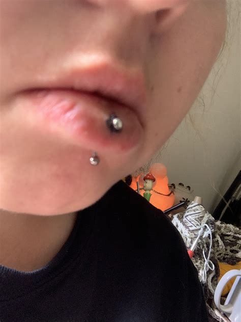 Vertical labret : r/Legitpiercing