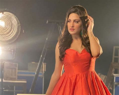 Himanshi Khurana Stars In Simiran Kaur S New Song Nazraan