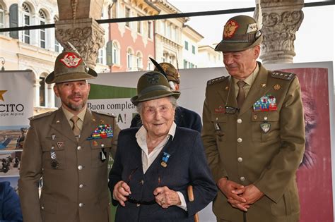 Udine Festeggia Paola Del Din Medaglia Doro Al Valor Militare Udine