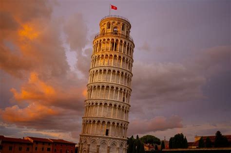 With Leaning Tower In Pisa Italy En Italia Pisa Torres