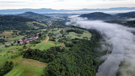 Jutri Bo Deloma Jasno Popoldne In Zve Er Bodo Nastajale Krajevne Plohe