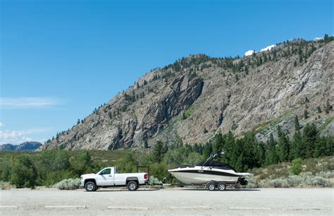 Here’s How to Drive with a Trailer