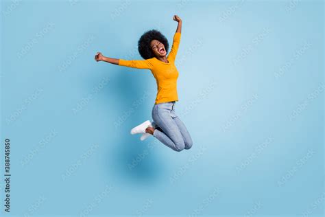 Photo Portrait Full Body Of Excited Girl Celebrating Jumping Up