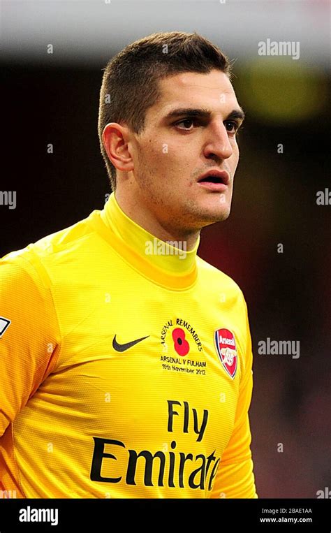 Arsenal Goalkeeper Vito Mannone Stock Photo Alamy