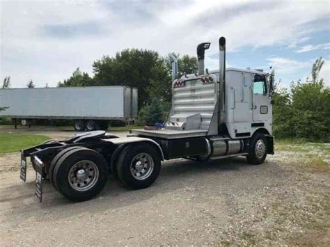 Whitegmc/White/Volvo/Cabover (1993) : Sleeper Semi Trucks