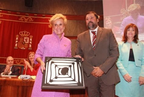 Carmen Quintanilla Recibi El Vii Premio Del Observatorio Contra La