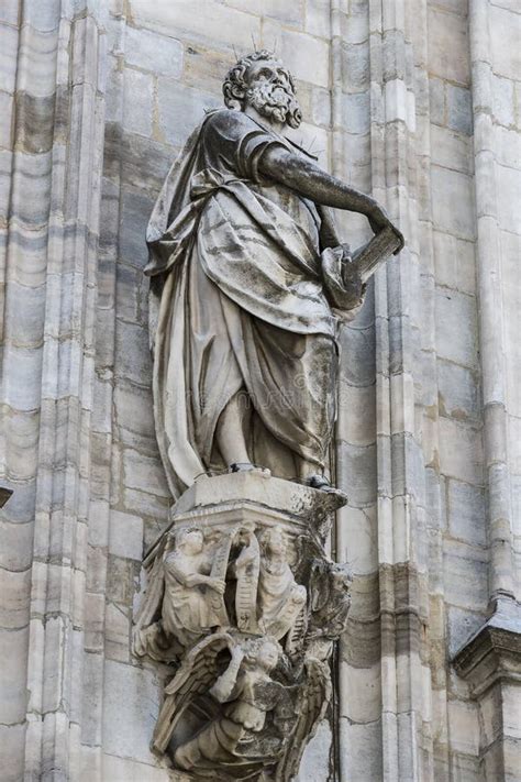 Las Esculturas De Los Santos Y De Los M Rtires Que Adornan La Catedral