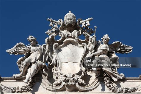 Coat Of Arms Of Pope Clement Xii Detail Trevi Fountain Rome High-Res ...