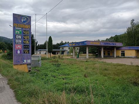 Opuszczona Stacja Paliw I Warsztat Czernich W Urbexy Pl Gdzie Na