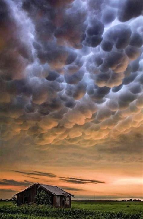 Spectacular Undulatus Asperatus Cloud Images Captured In Kentucky Ohio