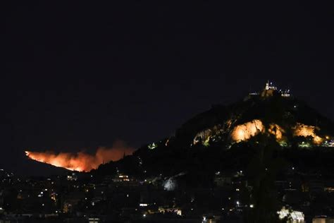 El Incendio Forestal En Atenas Está Fuera De Control Se Ordenó La Evacuación De Pueblos