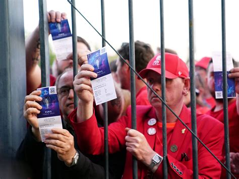 Kritik an der UEFA Chaos und Tränengas am Stade de France kicker