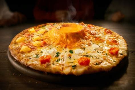 Cheesy Volcano-Inspired Pizzas : Cheese Volcano Pizza