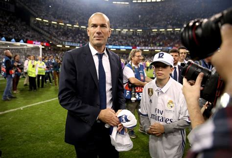 Photo Zinedine Zidane A Savour Avec Son Jeune Fils Elyaz La Victoire