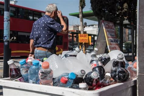 El Círculo Sin Fin Del Consumo De Refresco Un Mexicano Toma En