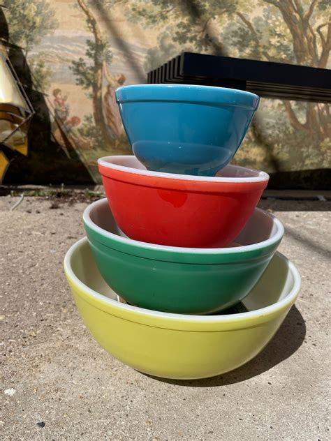 Vintage Pyrex Primary Color Mixing Bowls - Etsy