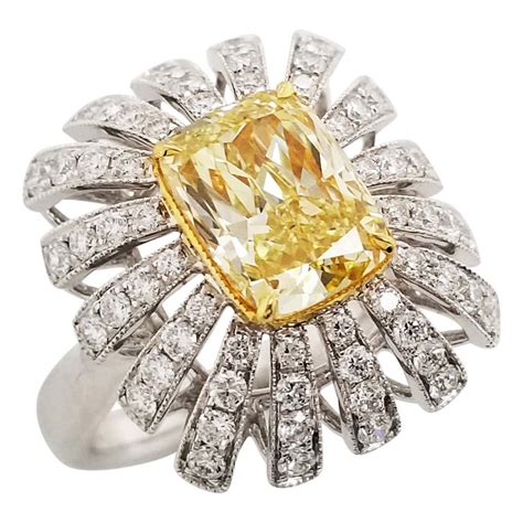 Graff 134ct Fancy Vivid Yellow Diamond Ring At 1stdibs Graff Yellow